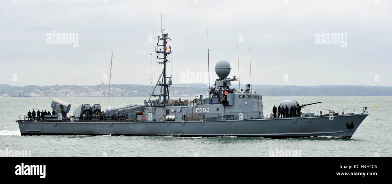 AJAXNETPHOTO. 1ST MAY, 2015. PORTSMOUTH, ENGLAND. - COLD WAR VETERANS VISIT - GERMAN NAVY GEPARD FAST ATTACK CRAFT TYPE 143A HERMELIN (P6123) OF THE 7TH FAST PATROL BOAT SQUADRON ENTERING PNB. VESSELS WERE LAST OF THE TYPE BUILT IN THE 1990S ARMED WITH EXOCET ANTI-SHIP MISSILES DUE FOR DECOMISSION IN 2020. PHOTO:TONY HOLLAND/AJAX REF:DTH150105 37849 Stock Photo