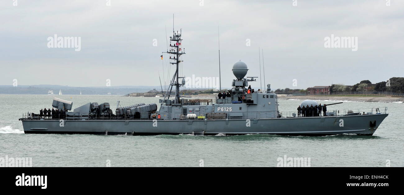 AJAXNETPHOTO. 1ST MAY, 2015. PORTSMOUTH, ENGLAND. - COLD WAR VETERANS VISIT - GERMAN NAVY GEPARD FAST ATTACK CRAFT TYPE 143A ZOBEL (P6125) OF THE 7TH FAST PATROL BOAT SQUADRON ENTERING PNB. VESSELS WERE LAST OF THE TYPE BUILT IN THE 1990S ARMED WITH EXOCET ANTI-SHIP MISSILES DUE FOR DECOMISSION IN 2020. PHOTO:TONY HOLLAND/AJAX REF:DTH150105 37890 Stock Photo