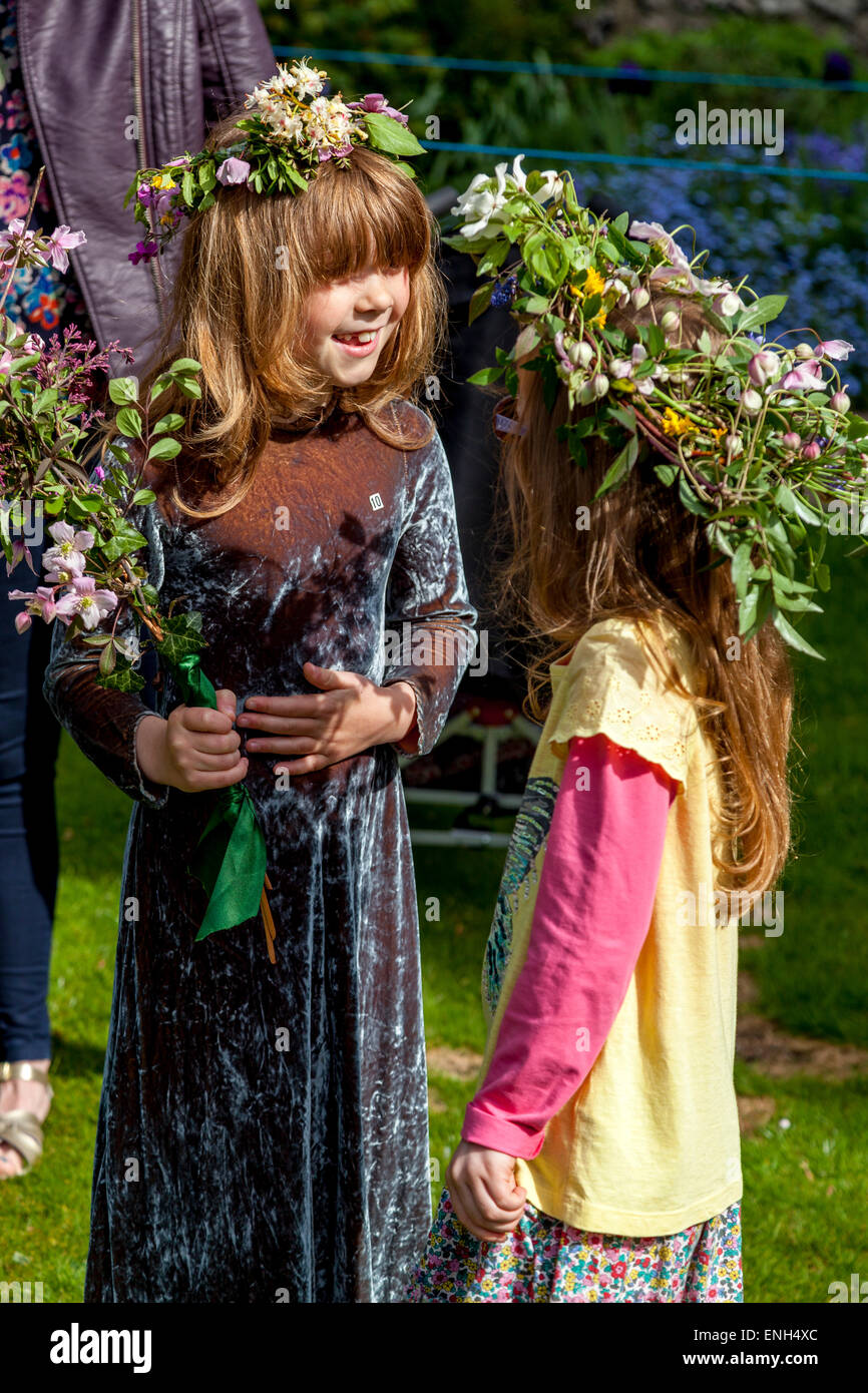 Local Children Wearing Garlands, Garland Day, Lewes, Sussex, UK Stock