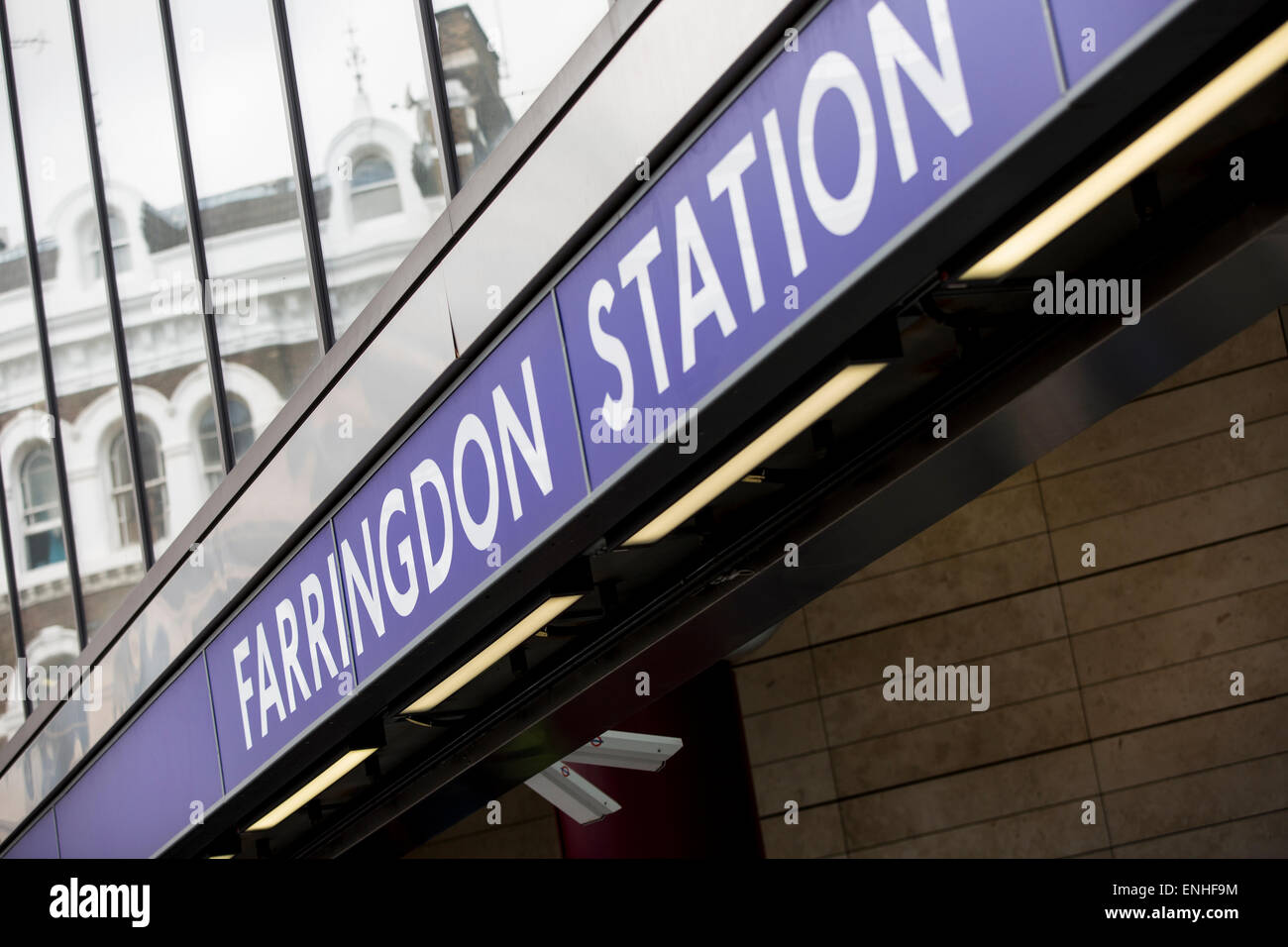 Farringdon station sign hi res stock photography and images Alamy