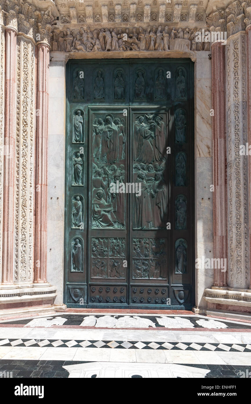 old metal door Stock Photo - Alamy