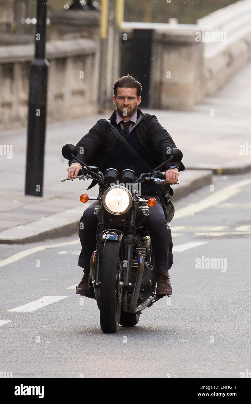 Filming begins for the new movie 'Criminal' starring Kevin Costner and Ryan Reynolds on Waterloo Bridge  Featuring: Stunt man double for Ryan Reynolds Where: London, United Kingdom When: 01 Nov 2014 Stock Photo