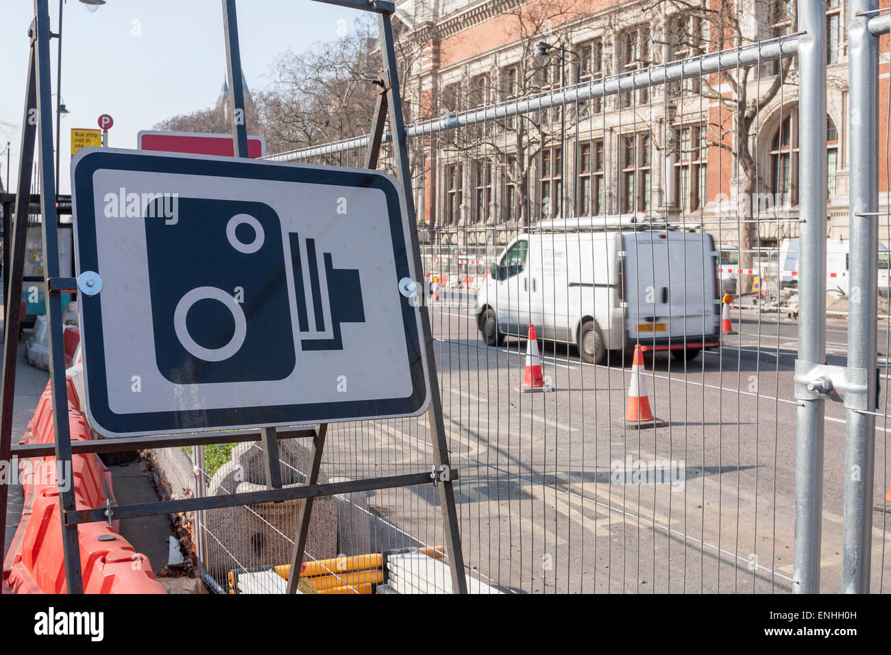 Speed camera sign hi-res stock photography and images - Alamy