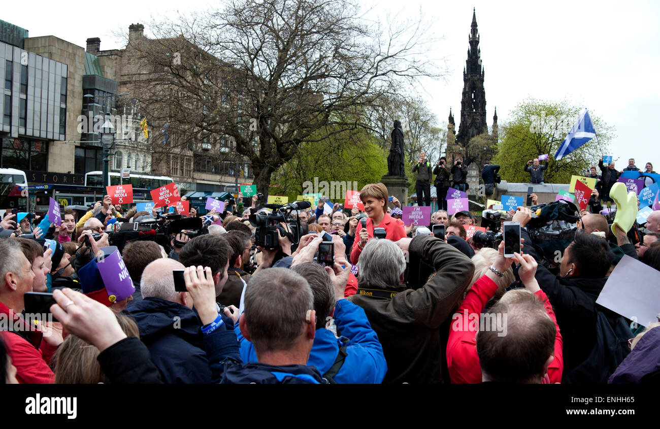 The Mound, Edinburgh, Scotland, UK, 6th May 2015. Nicola Sturgeon Scottish National Party leader braves the dreich Scottish weather with supporters to hold a street stall event at The Mound Edinburgh to talk to voters about the SNP's alternative to austerity the day before the general election. Stock Photo