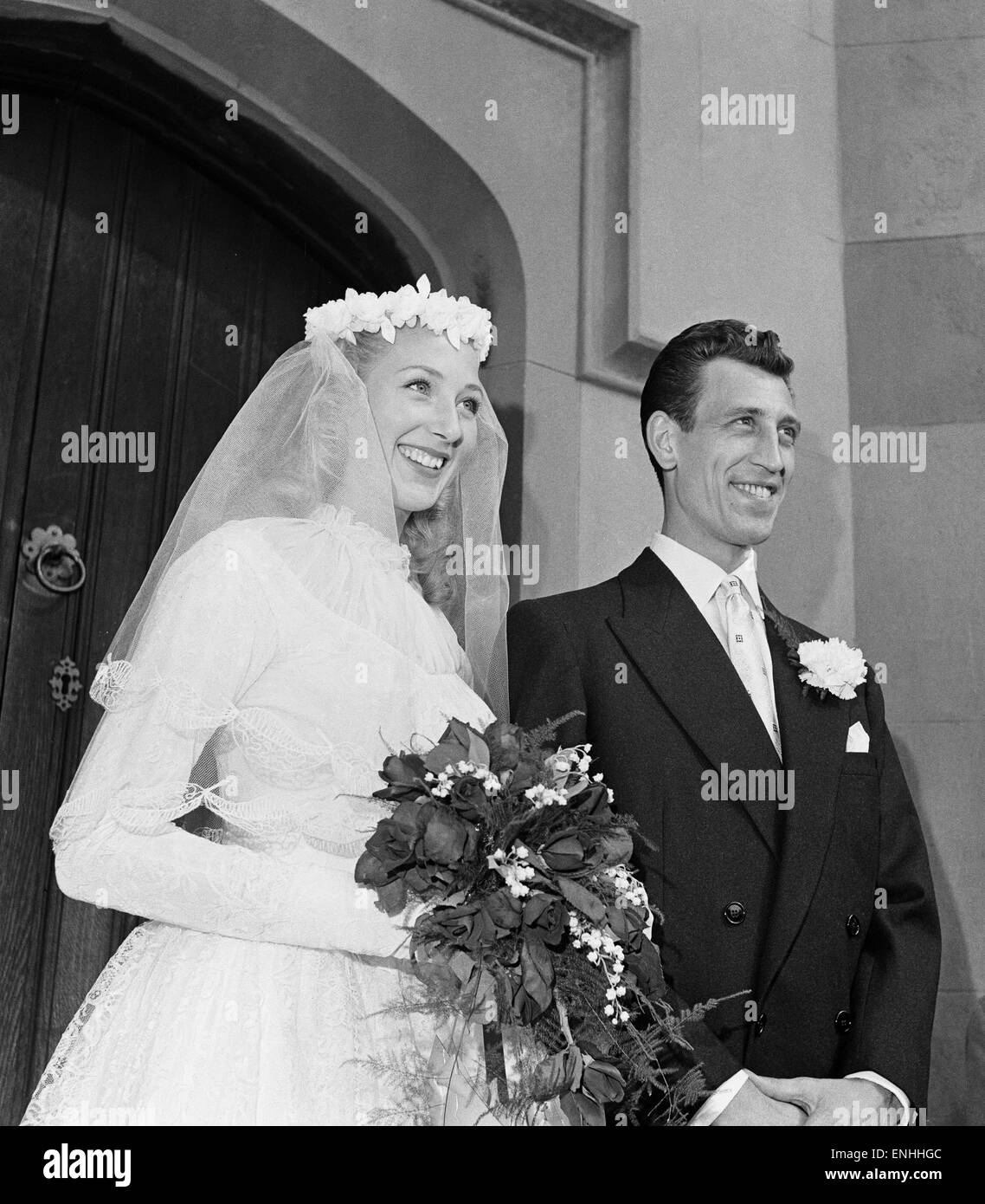 Bluebell Sheila Masters 22 weds frenchman Maurice Brerot in Birmingham, 3rd September 1955. Sheila Masters, is a member of the famous dance troupe, the Bluebell Girls at Le Lido on the Champs-Elysees in Paris, France. Stock Photo