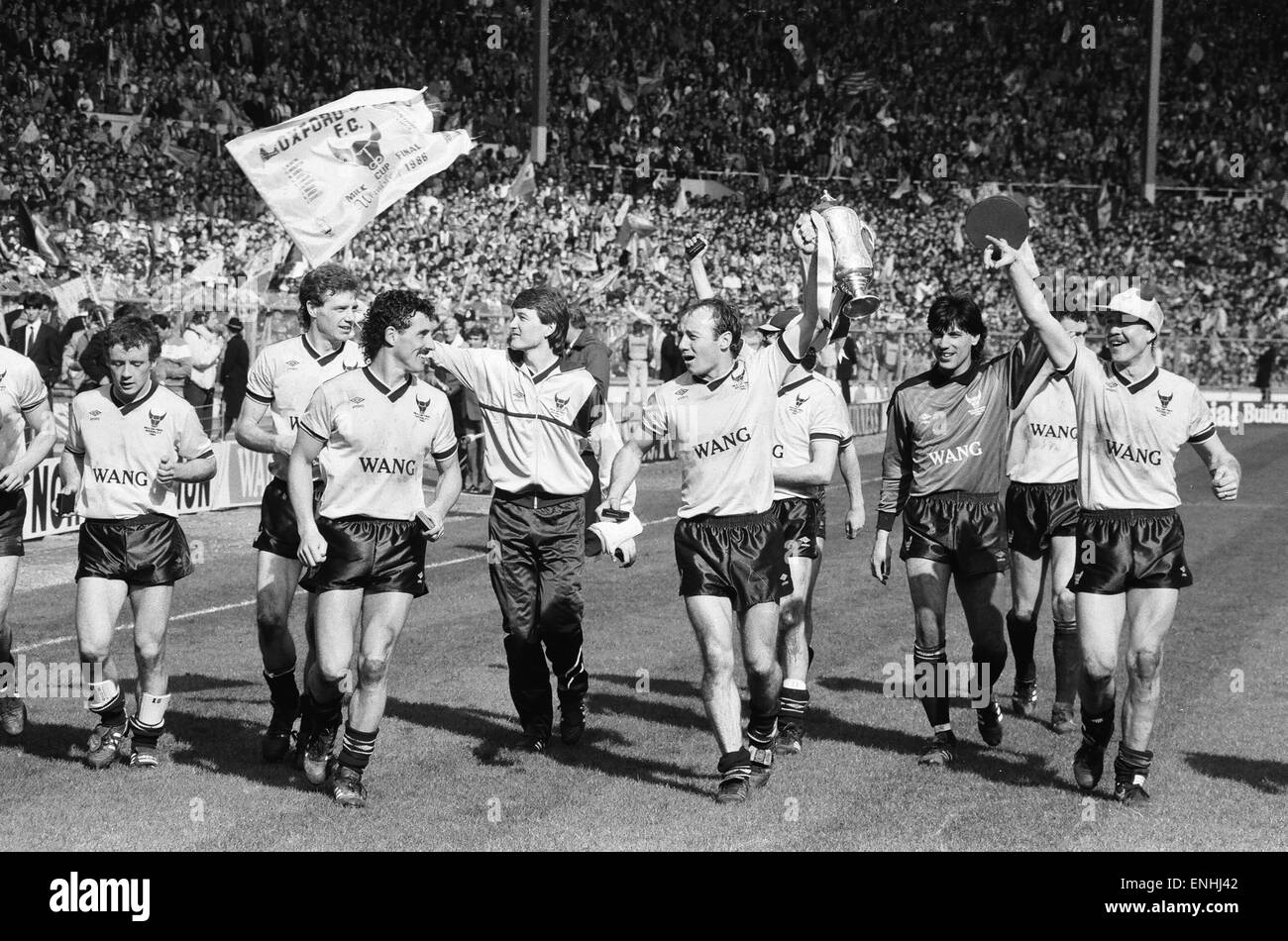 OXFORD UNITED v QUEENS PARK RANGERS 1986 FOOTBALL LEAGUE CUP FINAL