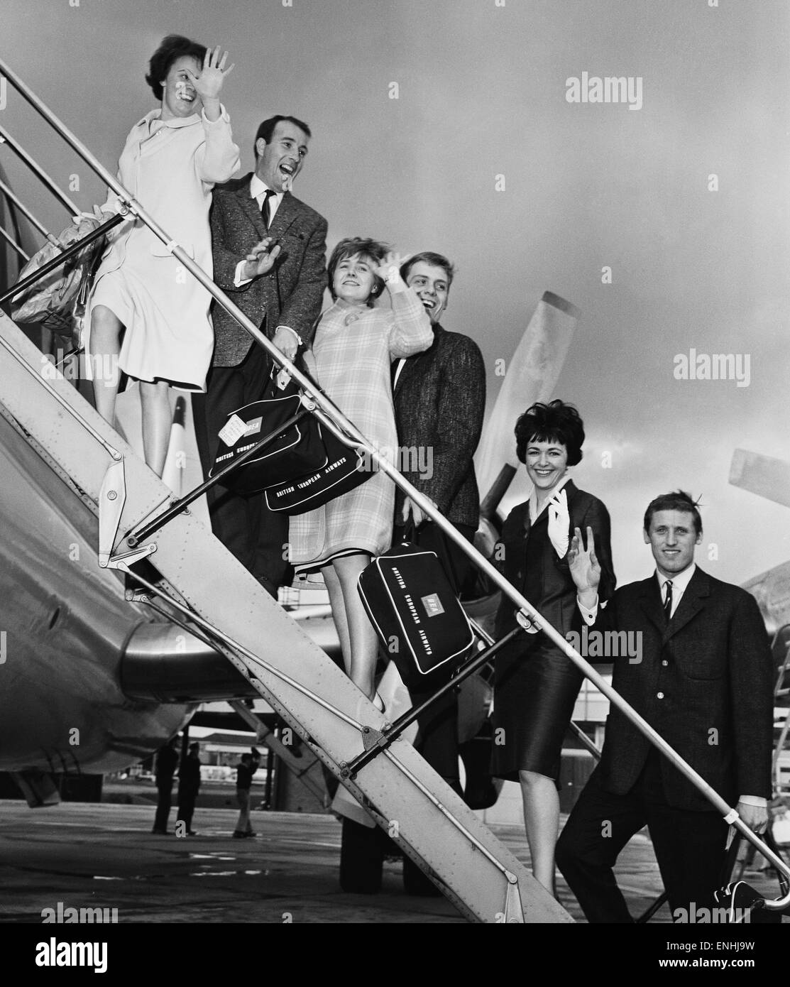 Everton players and wives at Ringway airport, Manchester bound for Torremolinos, Spain on a two week holiday after winning the league. Pictured with their wives are players: Dennis Stevens, Gordon West and Brian Harris. 18th May 1963. Stock Photo