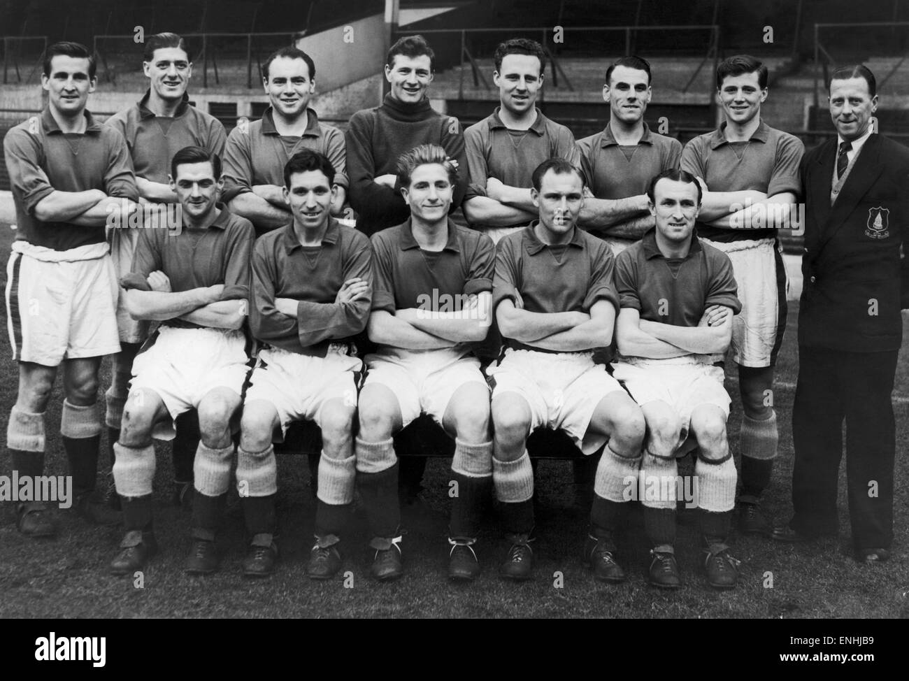 Everton team pose for a group photograph, 28th January 1955. Back row left to right: George Rankin, John Parker, Peter Farrell, Jimmy O' Neill, Tommy Jones, Cyril Lello, Eric Moore and First team trainer Charlie Leyfield. Front row: Eddie Wainwright, Wall Stock Photo