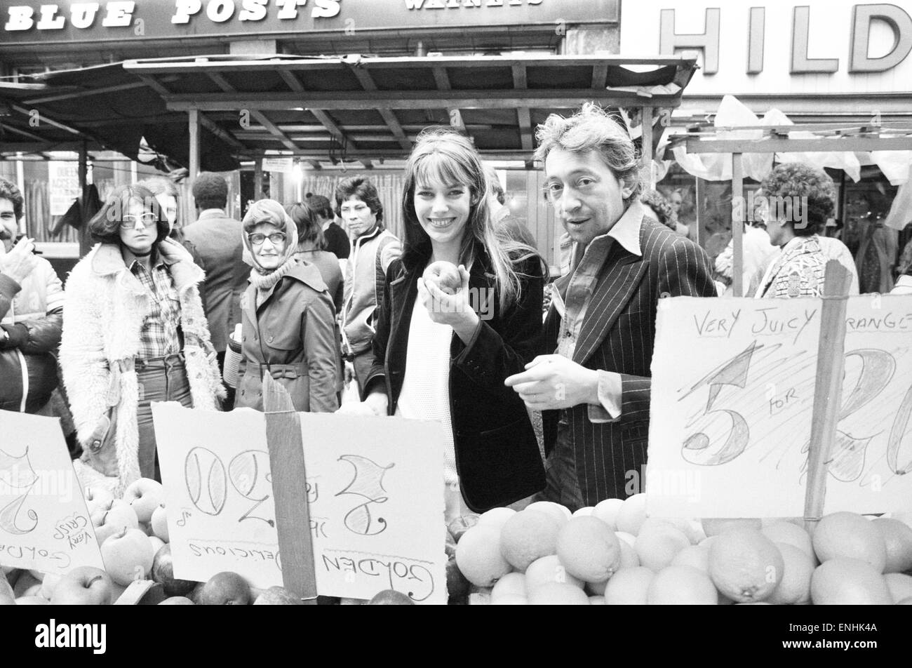 Jane Birkin and husband Serge Gainsbourg, pictured shopping in Berwick Street market, London, April 1977. The couple are in the UK for the opening of their latest film entitled ' JE T'AIME ... MOI NON PLUS' also known as 'I Love You, I Don't', at the Clas Stock Photo