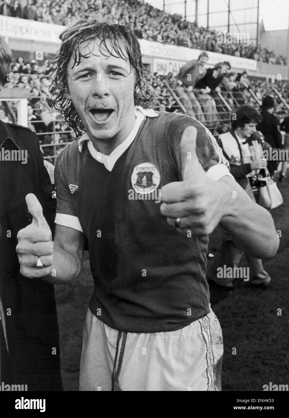 English League Division One match at Goodison Park. Everton 1 v Liverpool 0. Thumbs up from Everton hero Andy king who scored the only goal in the derby match . 28th October 1978. Stock Photo