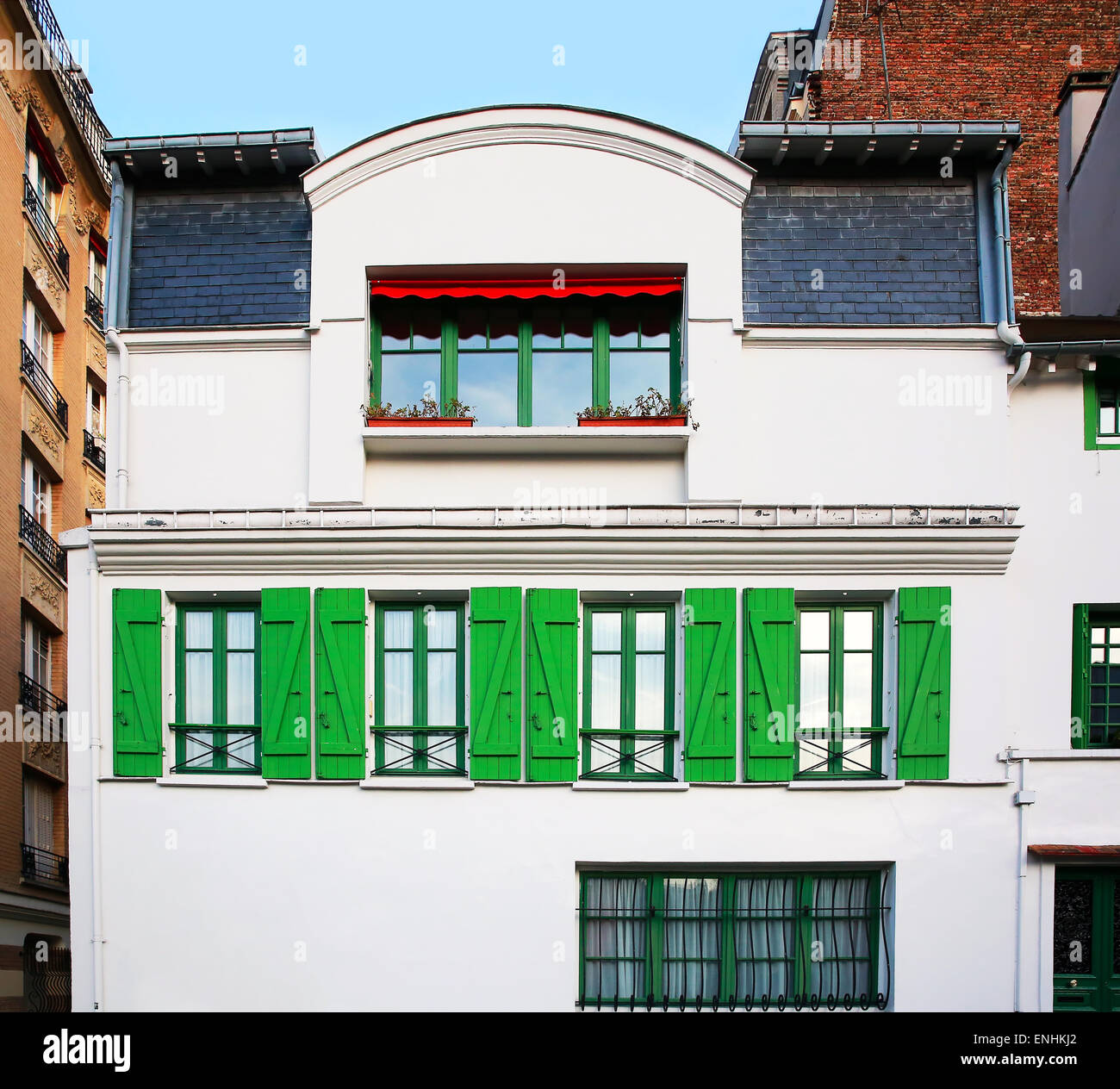 Paris Montmartre typical facade Stock Photo Alamy