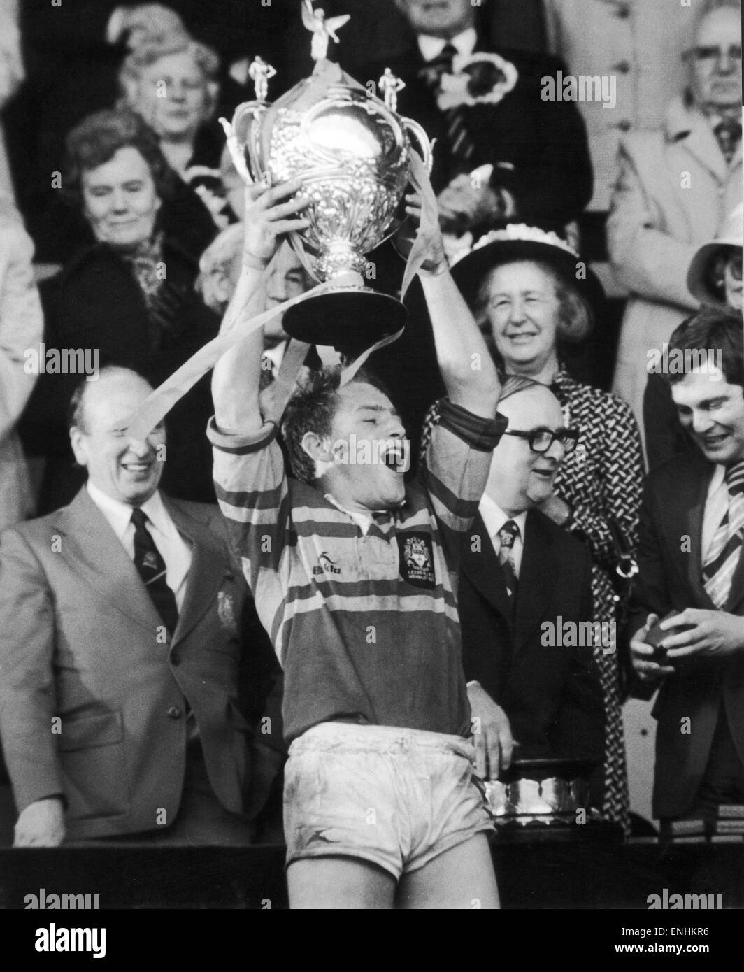 David Ward the Leeds captain holds the trophy aloft to the wating fans after the presentation, following Leeds 16 - 7 victory over Widnes in the Rugby League Cup Final. 7th May 1977 Stock Photo