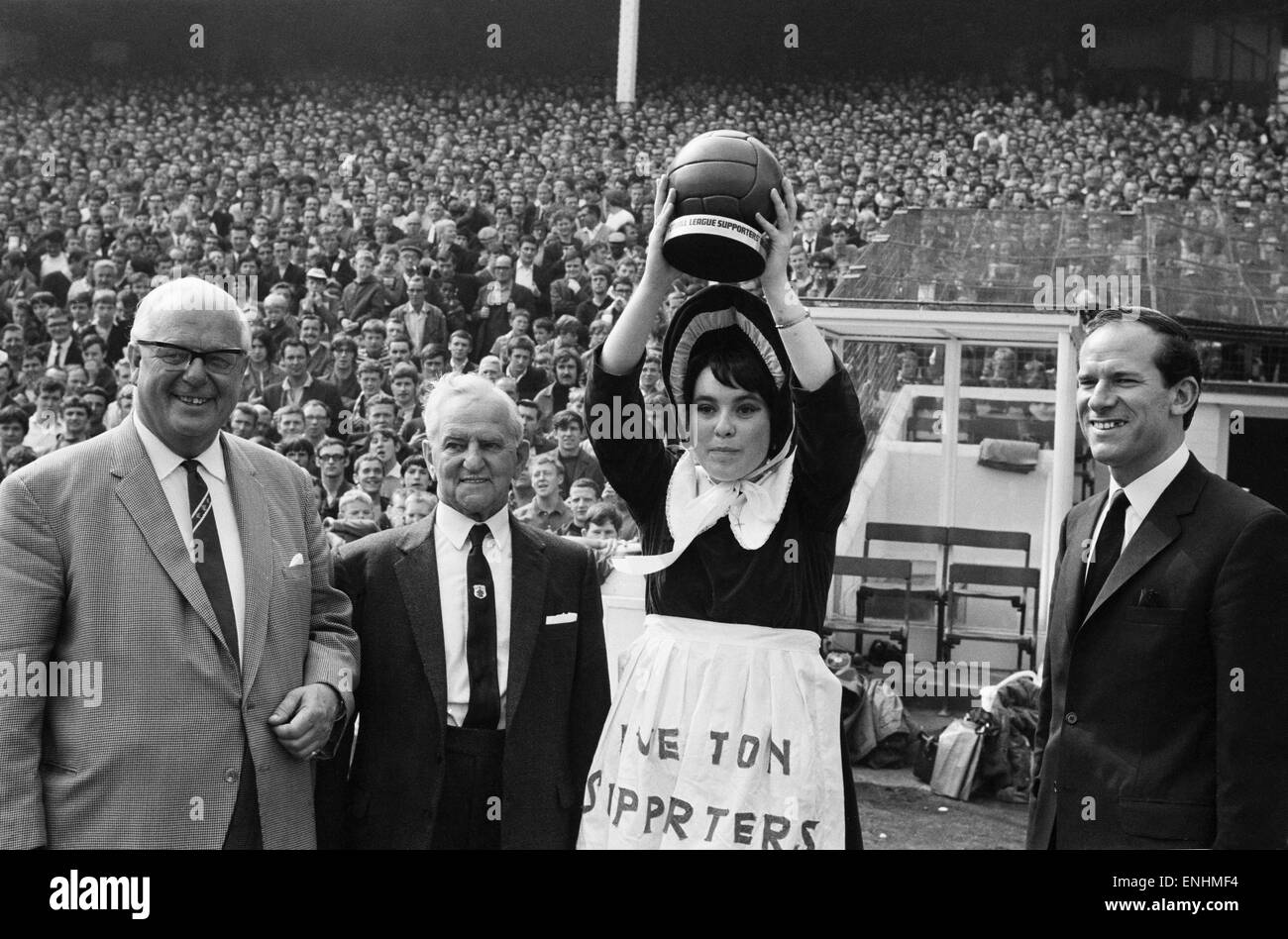 Everton toffee lady, 16 year old Catherine Dunn, holds a trophy presented to Everton supporters before the match against Crystal Palace. 16th August 1969. Stock Photo