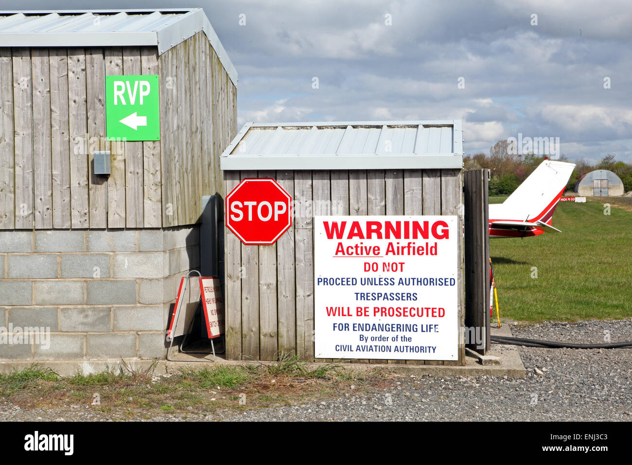 Airport warning signs hires stock photography and images Alamy