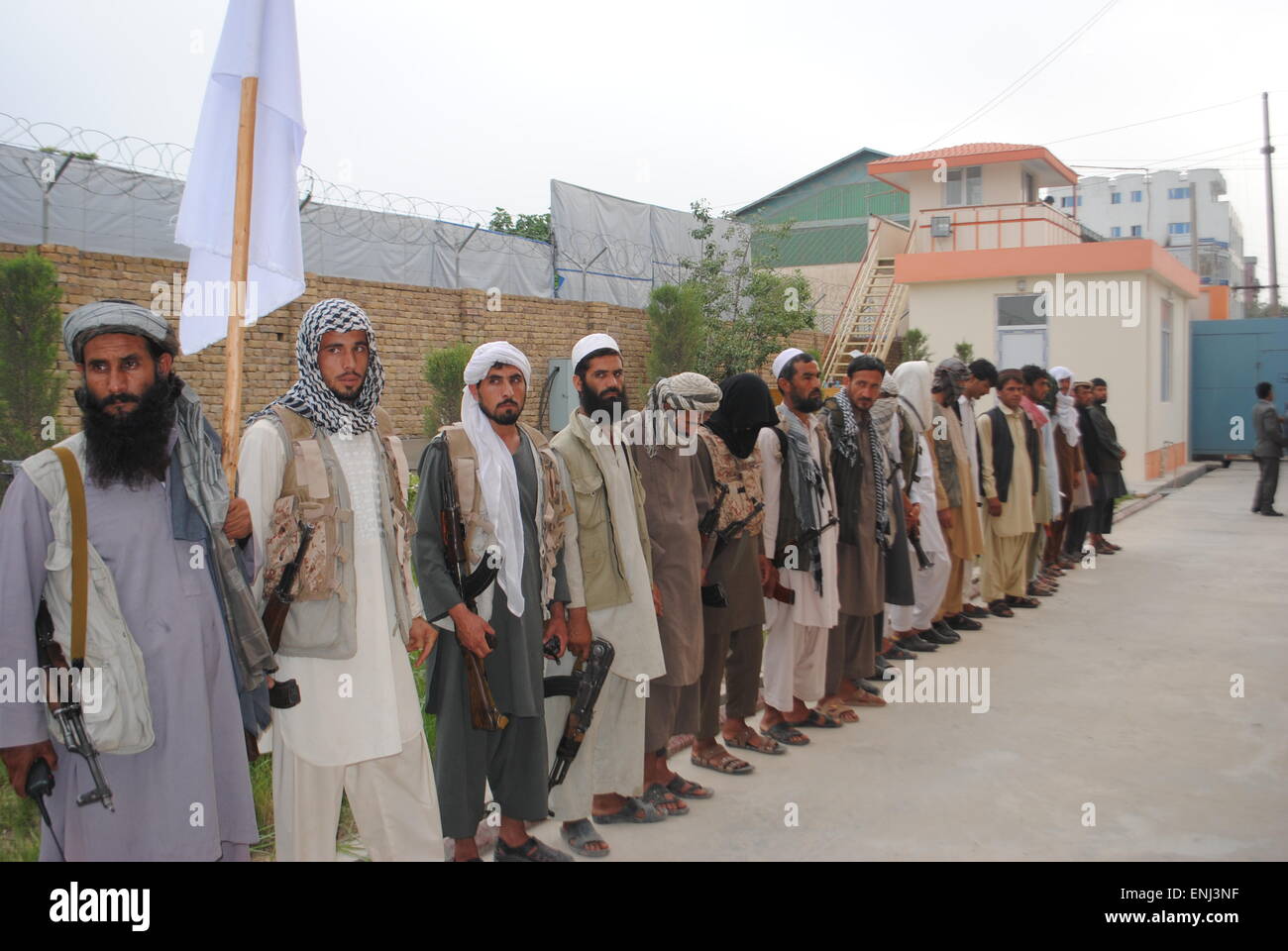 Kunduz, Afghanistan. 6th May, 2015. Taliban fighters attend a surrender ceremony held in Kunduz province, northern Afghanistan, May 6, 2015. A total of 190 Taliban militants have been killed over the past 13 days of heavy fighting in Kunduz province with Kunduz city as its capital, 250 km north of Kabul, while 23 others laid down arms and surrendered on Wednesday, provincial governor Mohammad Omar Safi said. © Ajmal/Xinhua/Alamy Live News Stock Photo