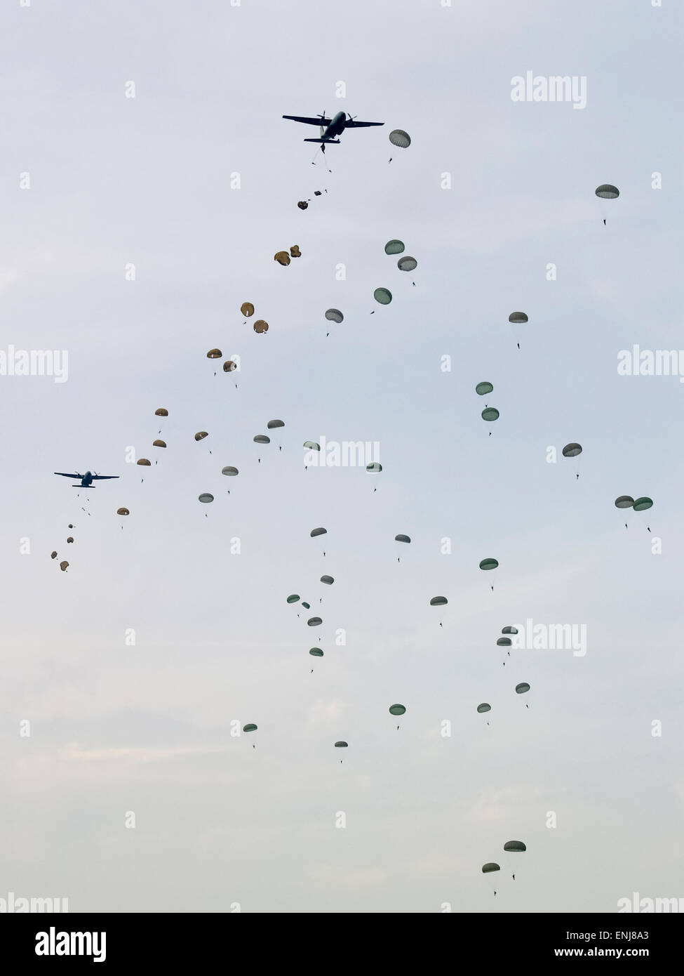 Silk parachute ww2 hires stock photography and images Alamy