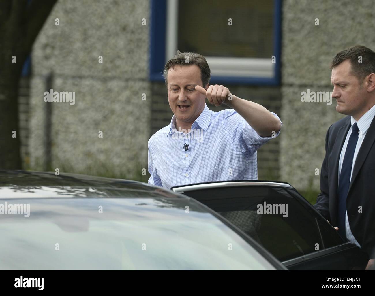 Carlisle, UK. 06th May, 2015. Prime Minister leaves Carlisle after meeting Conservative candidate John Stevenson during a visit to Harrison and Hetherington Border way Mart Carlisle on the final day of campaigning in the General Election: 6 May 2015 Credit:  STUART WALKER/Alamy Live News Stock Photo