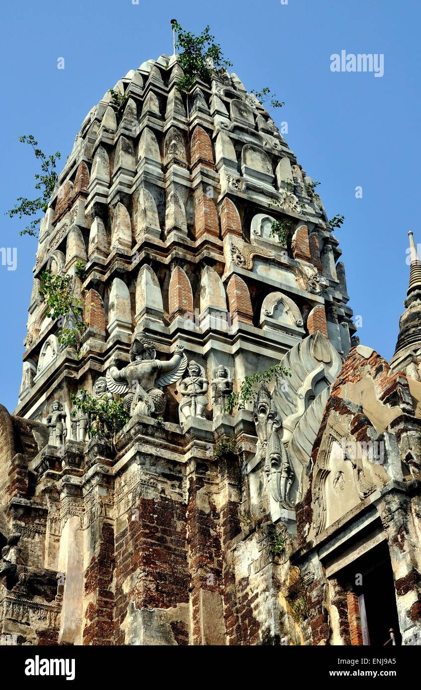 Ayutthaya, Thailand:  Khmer-style central Prang decorated with mythical garudas and statues dating to the 14th century Stock Photo