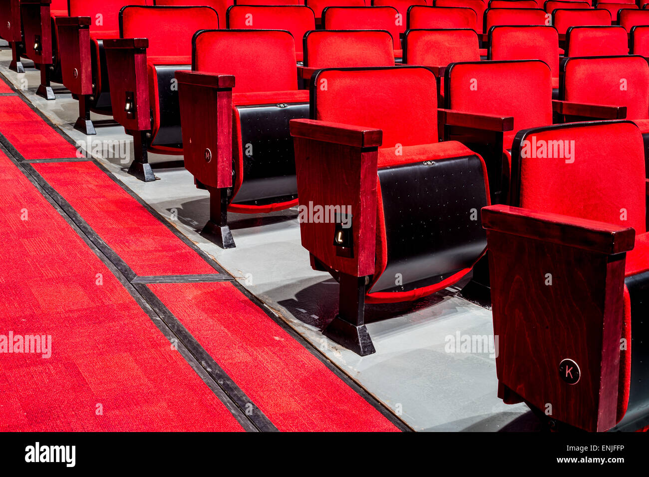 Empty stage theater hi-res stock photography and images - Alamy