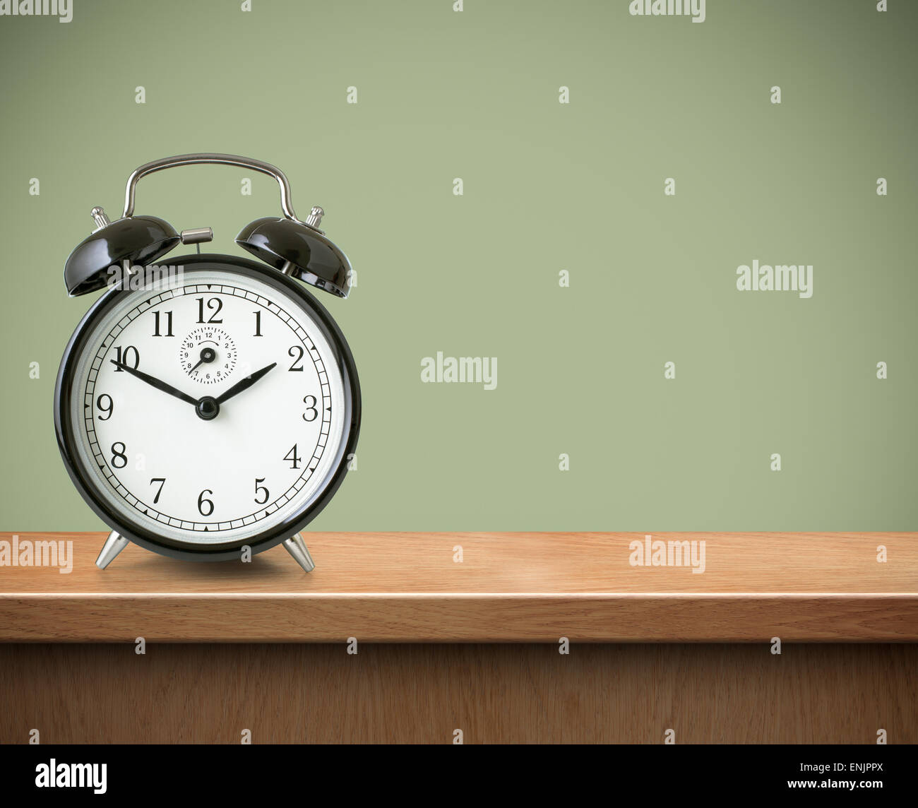 Сидит стоит лежит. Ноутбук в интерьере. На столе стоял. 2/3 стакана воды это сколько. Стоит на столе.