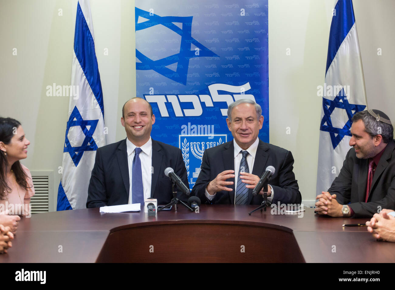 Jerusalem. 6th May, 2015. Israeli Prime Minister Benjamin Netanyahu (2nd R) and Jewish Home party leader Naftali Bennett (2nd L) hold a press conference in Jerusalem May 6, 2015. Benjamin Netanyahu managed to clinch a deal with the nationalist Jewish Home party late Wednesday night, securing a new ruling coalition with a tiny majority in the 120-member parliament. © JINI/Xinhua/Alamy Live News Stock Photo