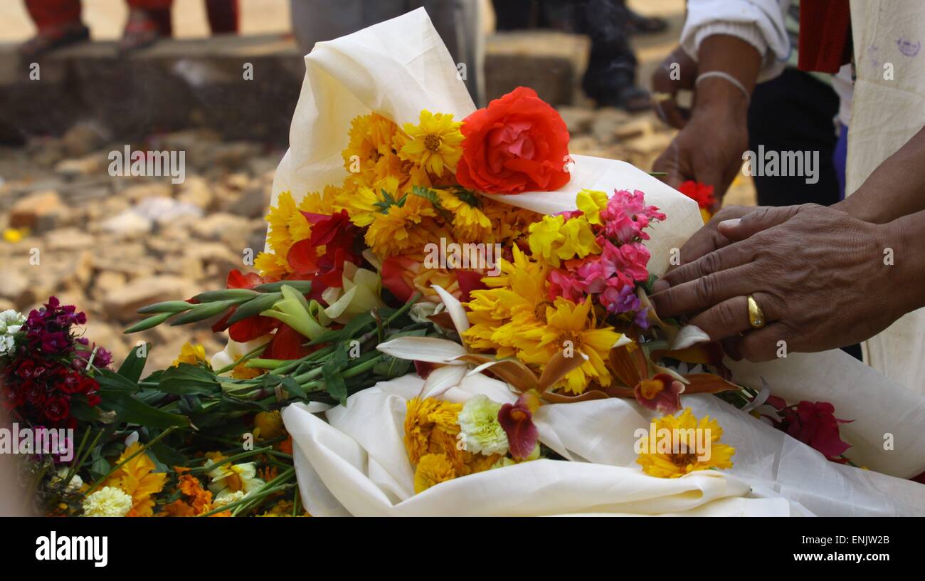 Kathmandu, Nepal. 7th May, 2015. People offer flowers in remembrance of