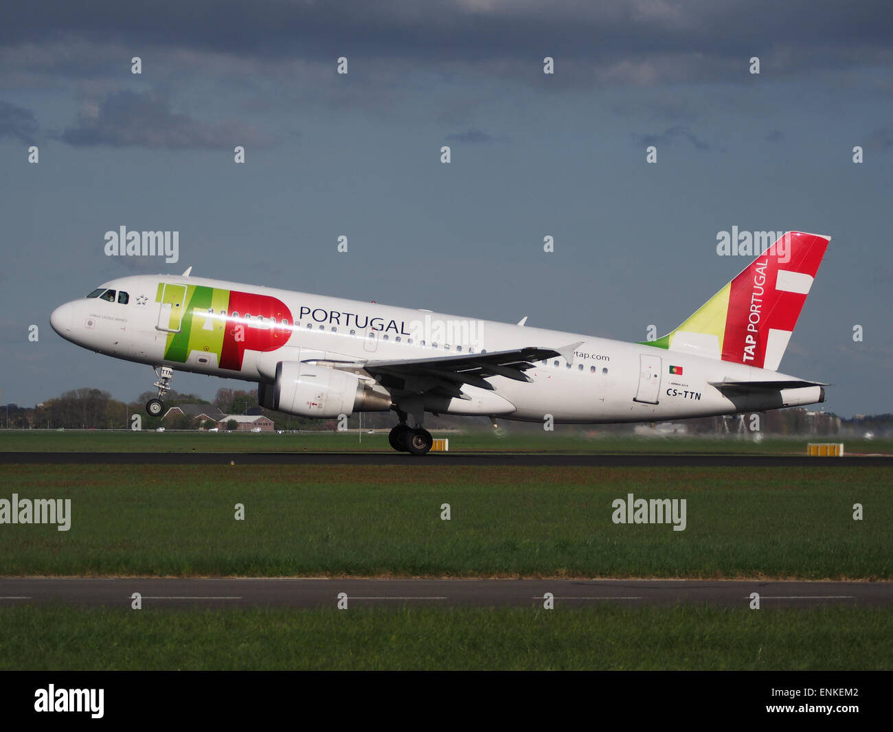 CS-TTN TAP - Air Portugal Airbus A319-111 - cn 1120takeoff from Polderbaan, Schiphol (AMS - EHAM) at sunset Stock Photo