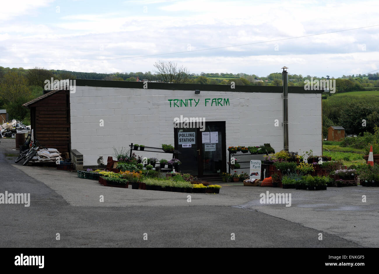 Awsworth, Nottinghamshire, UK. 7th May 2015. Trinity farm shop polling ...