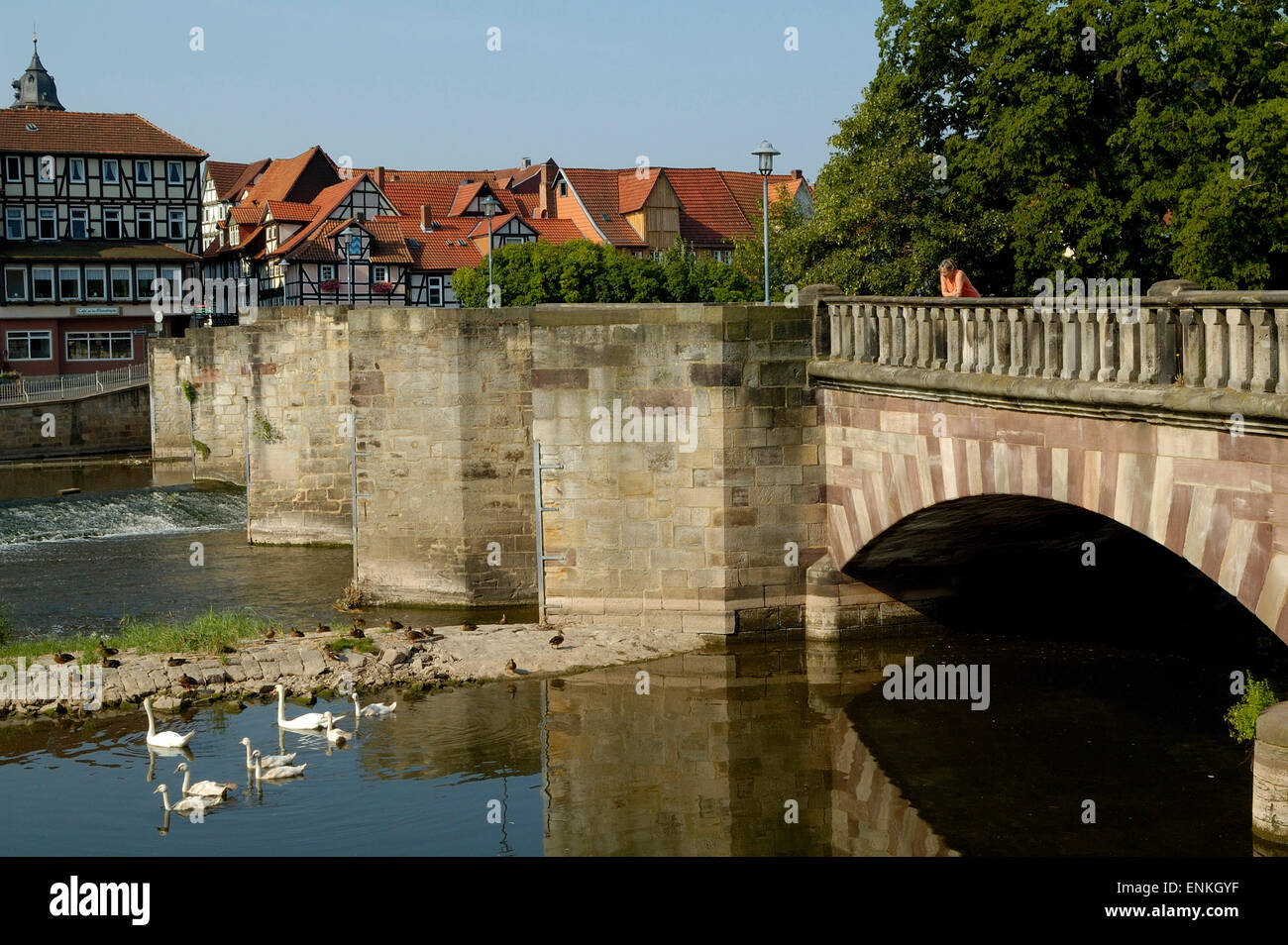 Naturpark Münden, Hann. Münden, Altstadt, Fachwerkhäuseralte Brücke über die Werra Stock Photo