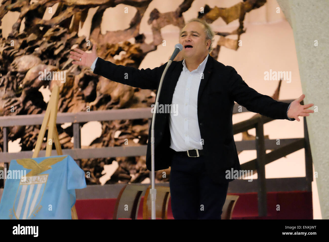 Nervi Hall, Vatican City. 7th May, 2015. the football club SS Lazio in Audience from Pope Francis -the singer Toni Malco. Credit:  Realy Easy Star/Alamy Live News Stock Photo