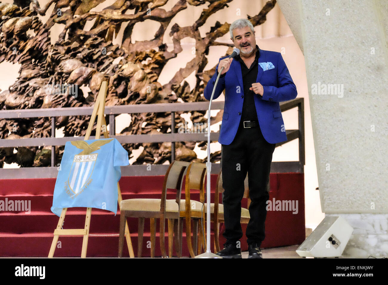 Nervi Hall, Vatican City. 7th May, 2015. the football club SS Lazio in Audience from Pope Francis - Pino Insegno. Credit:  Realy Easy Star/Alamy Live News Stock Photo