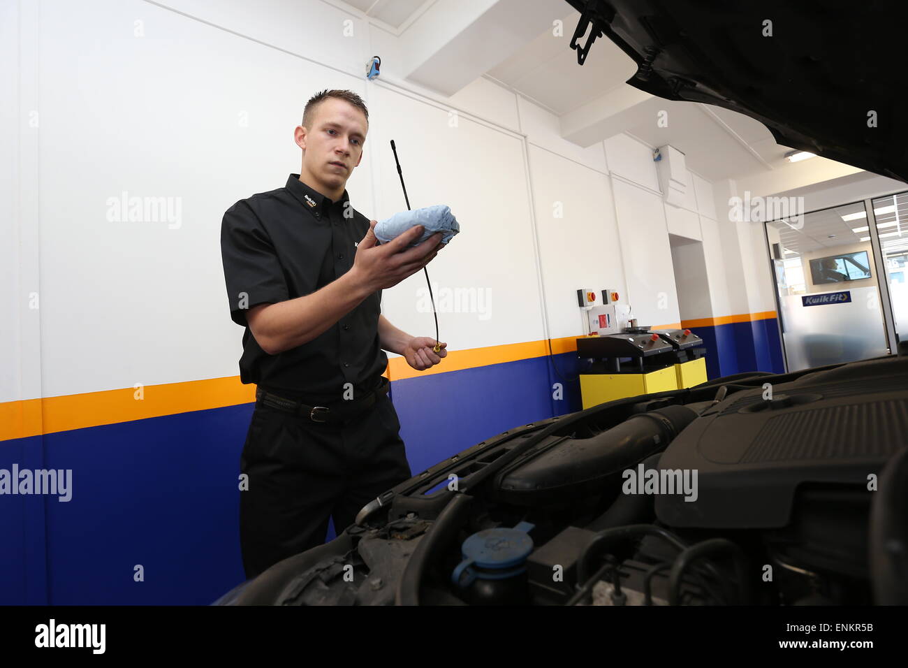 A Kwik Fit mechanic at work. Picture by James Boardman Stock Photo Alamy