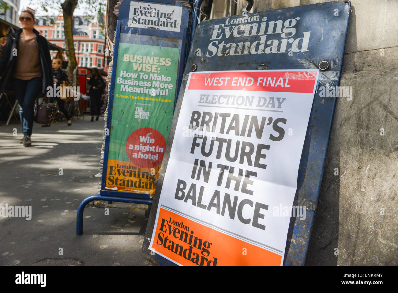 Westminster, London, UK. 7th May 2015. The Evening Standard newspaper headline for the General Election as the voting begins. Credit:  Matthew Chattle/Alamy Live News Stock Photo