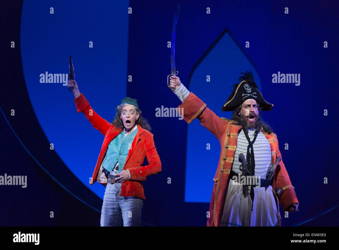 London, UK. 7 May 2015. Rebecca de Pont Davies and Joshua Bloom. Dress rehearsal of the Gilbert and Sullivan comic opera 'The Pirates of Penzance' at the London Coliseum. Award winning director Mike Leigh makes his operatic directing debut with The Pirates of Penzance. The ENO production opens at the London Coliseum on 9 May 2015 and runs for 14 productions until 27 June 2015. The English National Opera production is conducted by David Parry. Cast: Andrew Shore as Major-General Stanley, Joshua Bloom as The Pirate King, Alexander Robin Baker as Samuel, Robert Murray as Frederic, the Pirate Appr Stock Photo