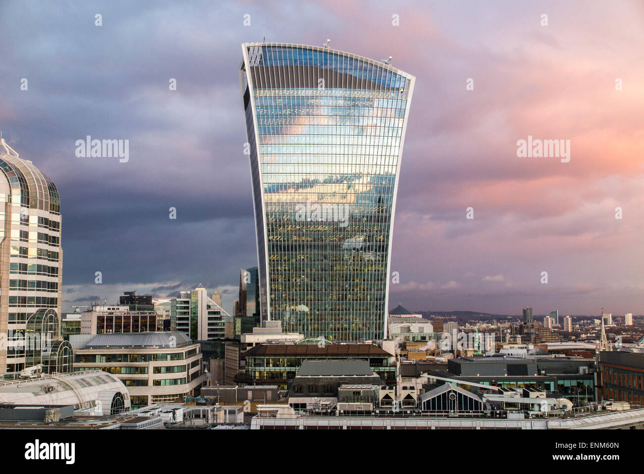 Commercial real estate sightseeing: The Walkie Talkie building, 20  Fenchurch Street, in the evening in the City of London reflecting the sky  at sunset Stock Photo - Alamy