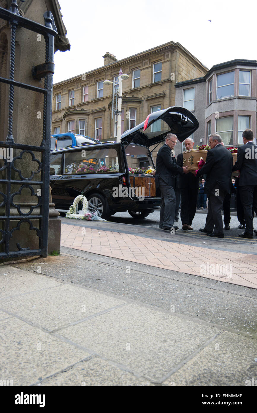 Blackpool, UK. 8th May, 2015. A sad day as the funeral of comic and