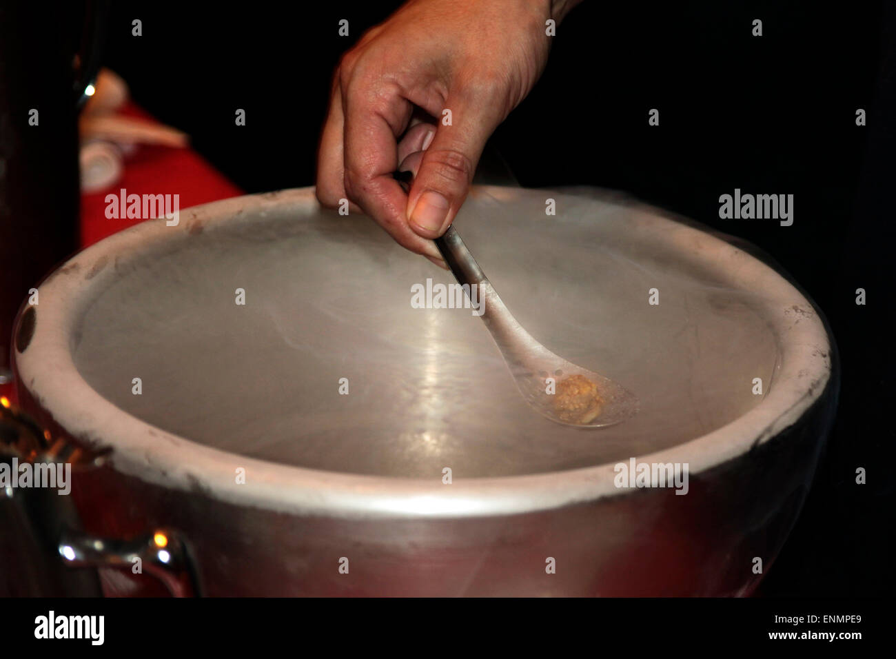 Cooking with liquid nitrogen Stock Photo Alamy