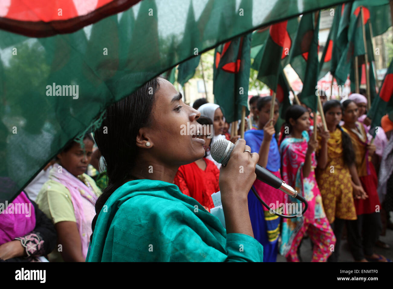 Bangladesh child labor garments hires stock photography and images Alamy
