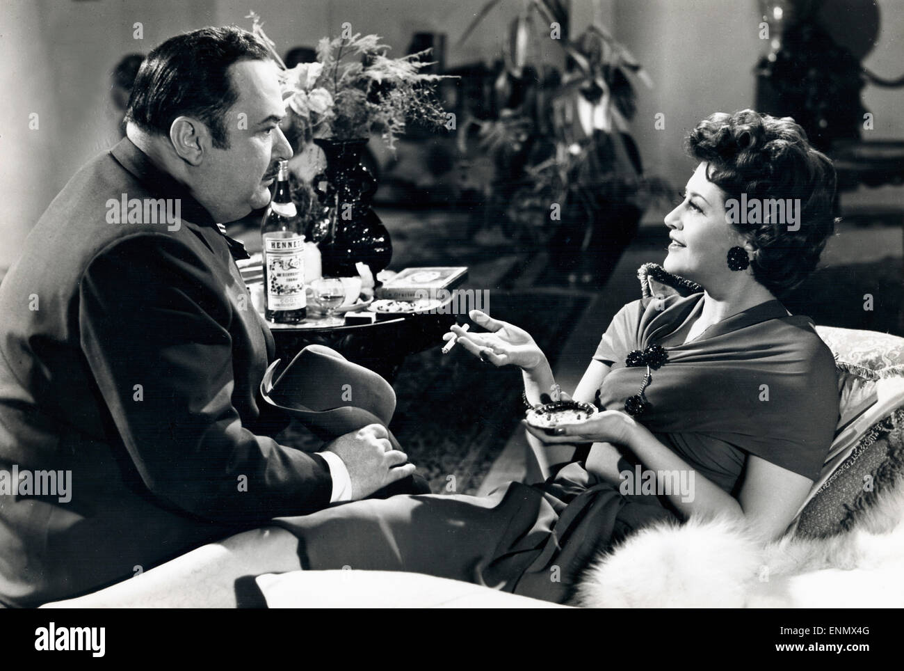 Rosen aus dem Süden, Deutschland 1954, Regie: Franz Antel, Darsteller: Oskar Sima, Jutta Bornemann (?) Stock Photo