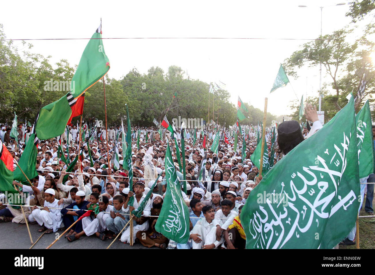 Supporters of Ahle Sunnat Wal Jamat gather during Tahaffuz Harmain Sharif Conference held at Mazar-e-Quaid in Karachi on Friday, May 08, 2015. Stock Photo
