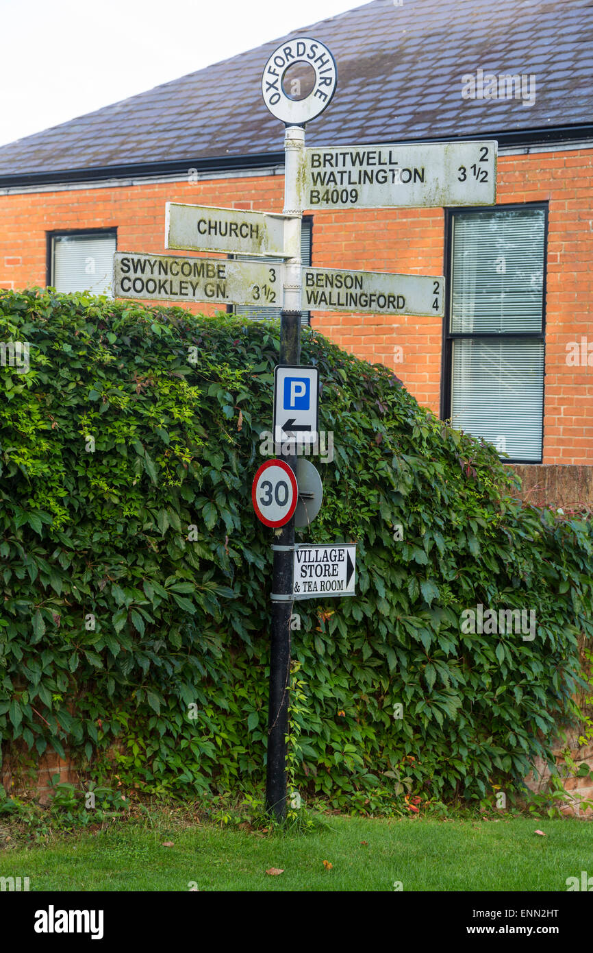 UK, England, Ewelme.  Intersection Signpost. Stock Photo