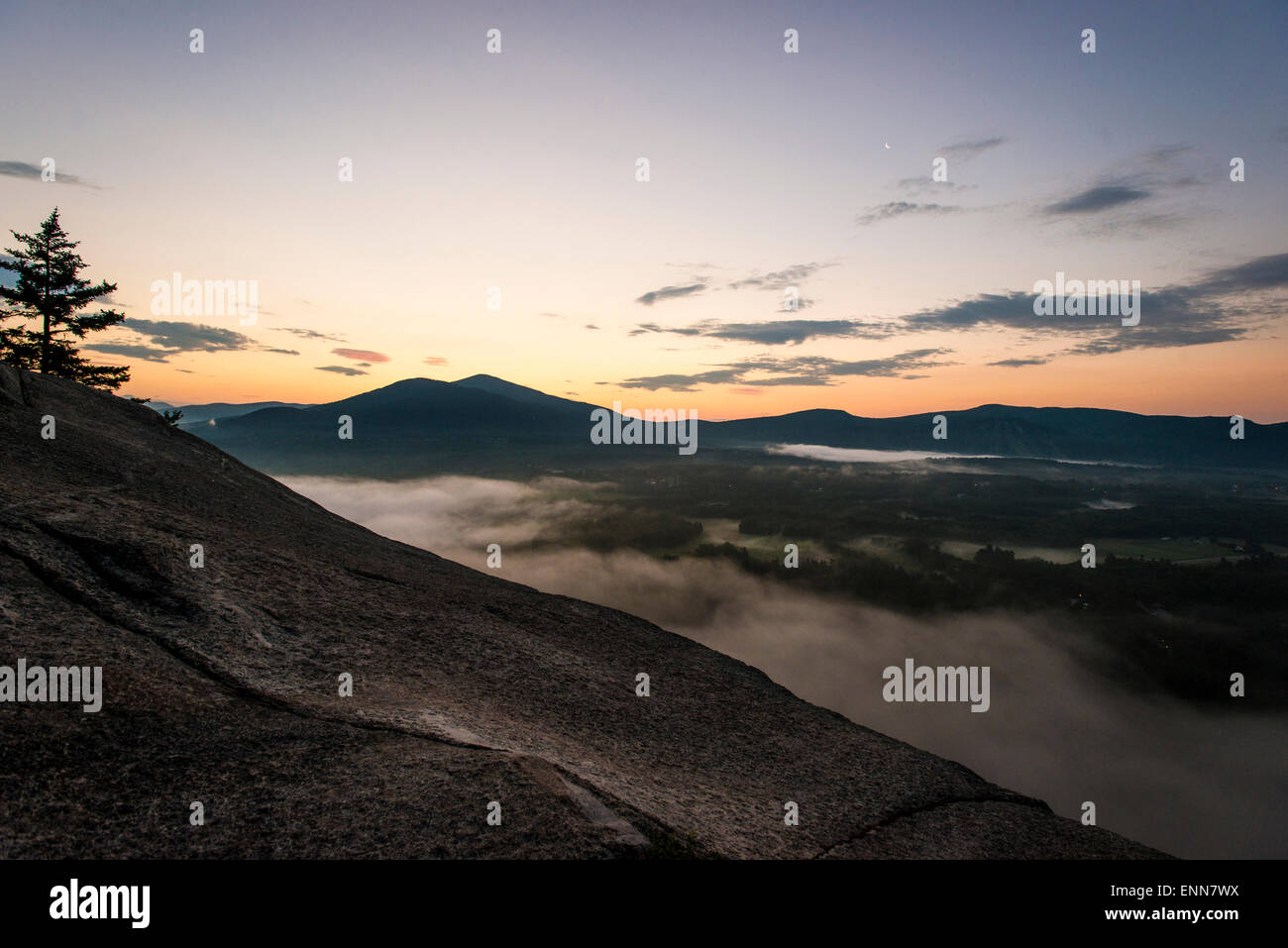 Sunrise over the mountains hi-res stock photography and images - Alamy