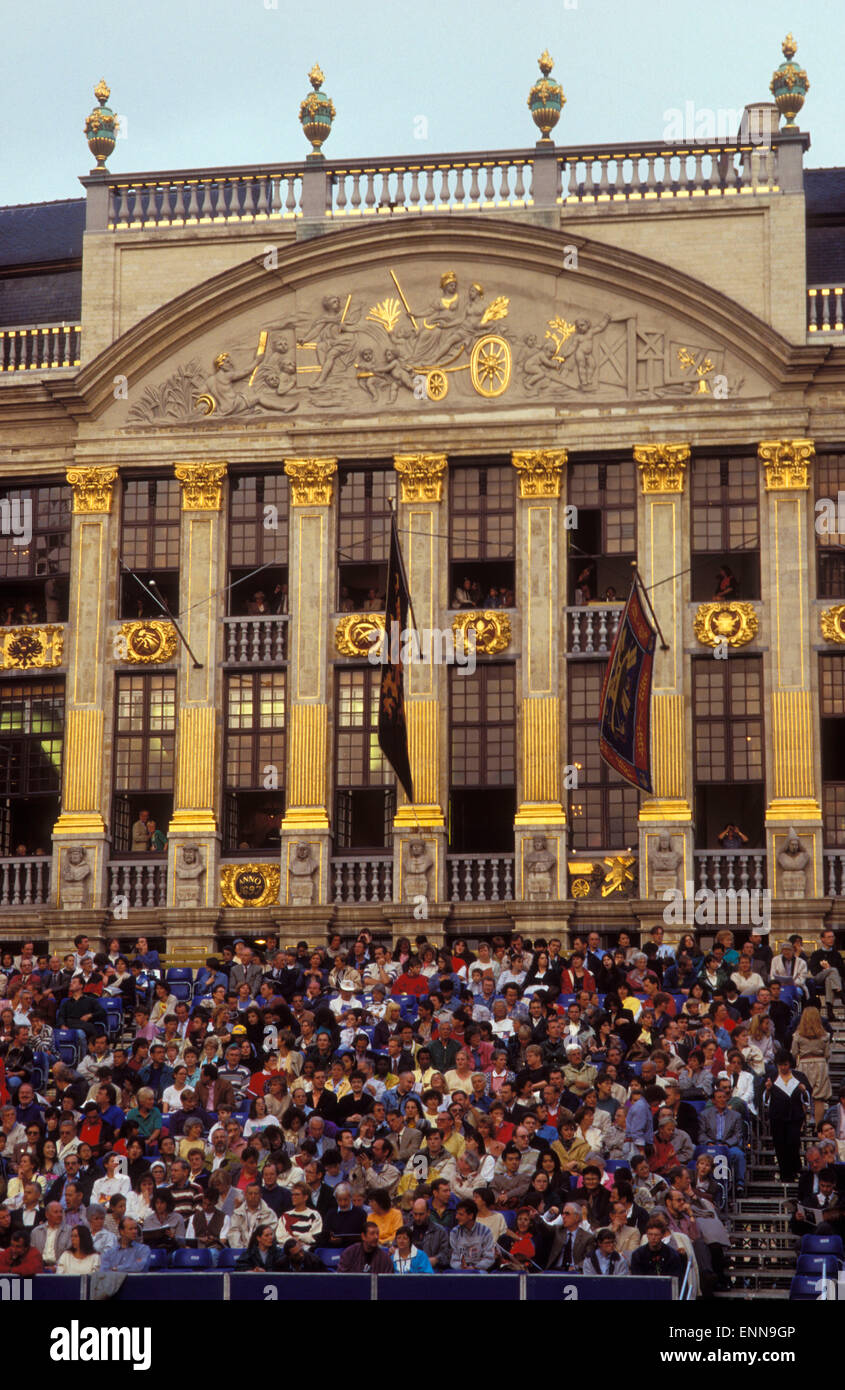 Europe, Belgium, Brussels, viewers at the Ommegang festival at the Grand Place, Maison des Ducs de Brabant [The Ommegang was ori Stock Photo