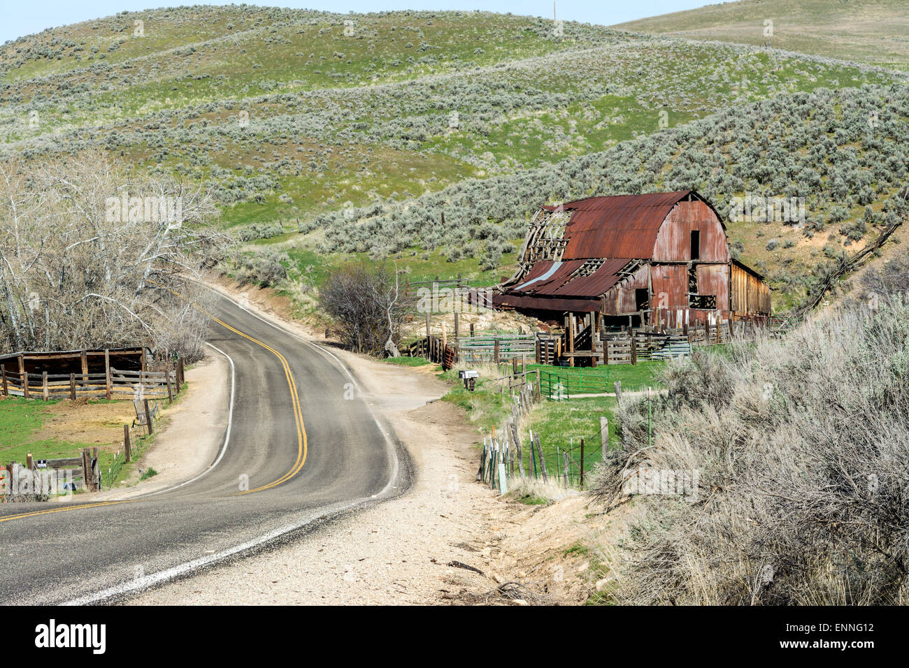Winding country road and rusty barn Stock Photo - Alamy