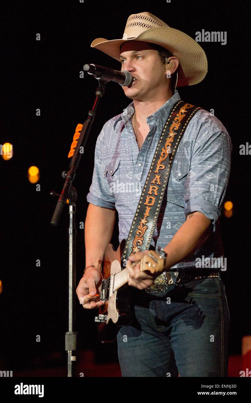 Green Bay, Wisconsin, USA. 8th May, 2015. Country musician JON PARDI performs live with his band at the Resch Center in Green Bay, Wisconsin Credit:  Daniel DeSlover/ZUMA Wire/Alamy Live News Stock Photo