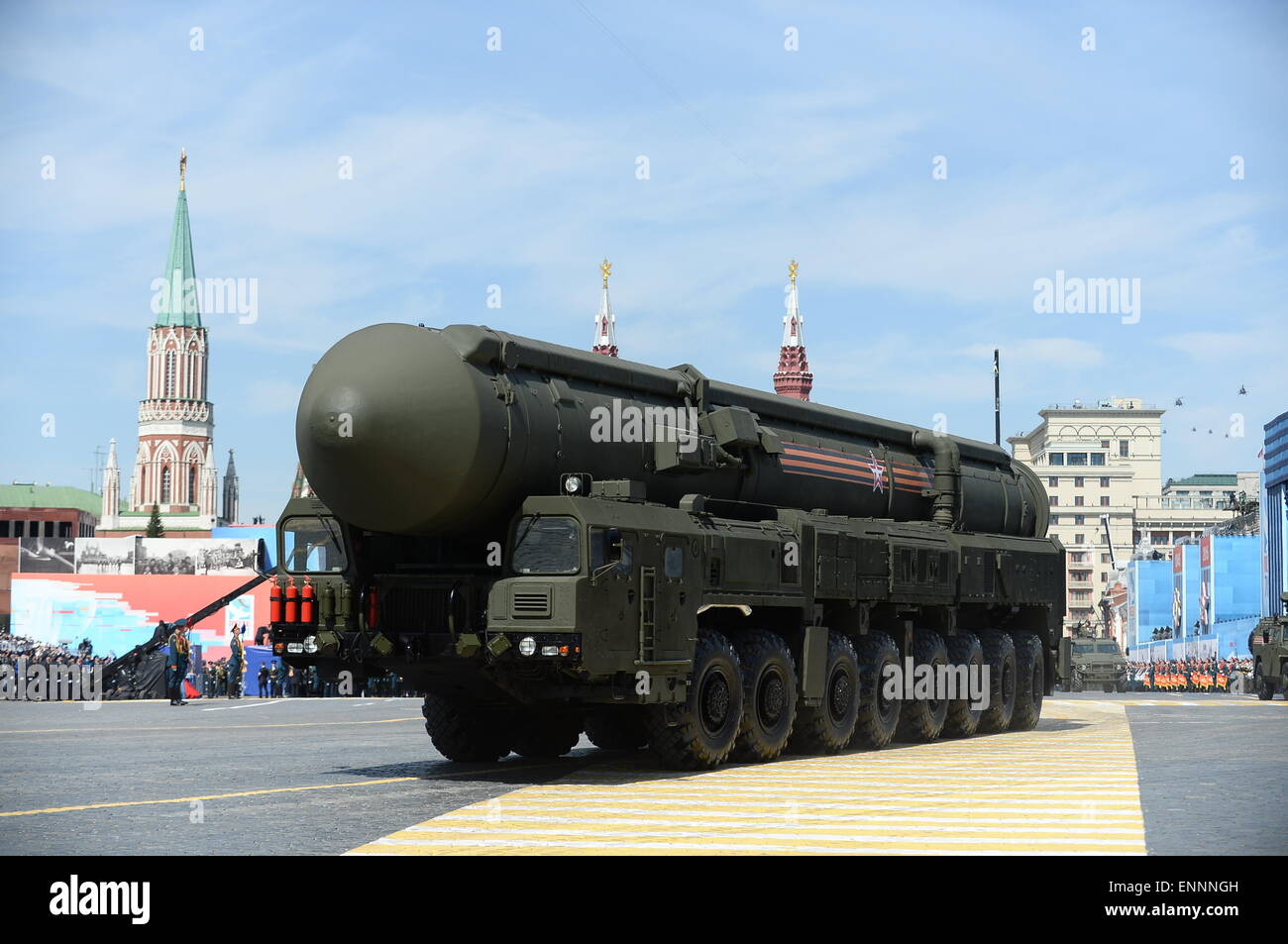 Moscow, Russia. 9th May, 2015. A RS-24 Yars intercontinental ballistic missile system moves on the Red Square during the military parade marking the 70th anniversary of the victory in the Great Patriotic War, in Moscow, Russia, May 9, 2015. Credit:  Jia Yuchen/Xinhua/Alamy Live News Stock Photo