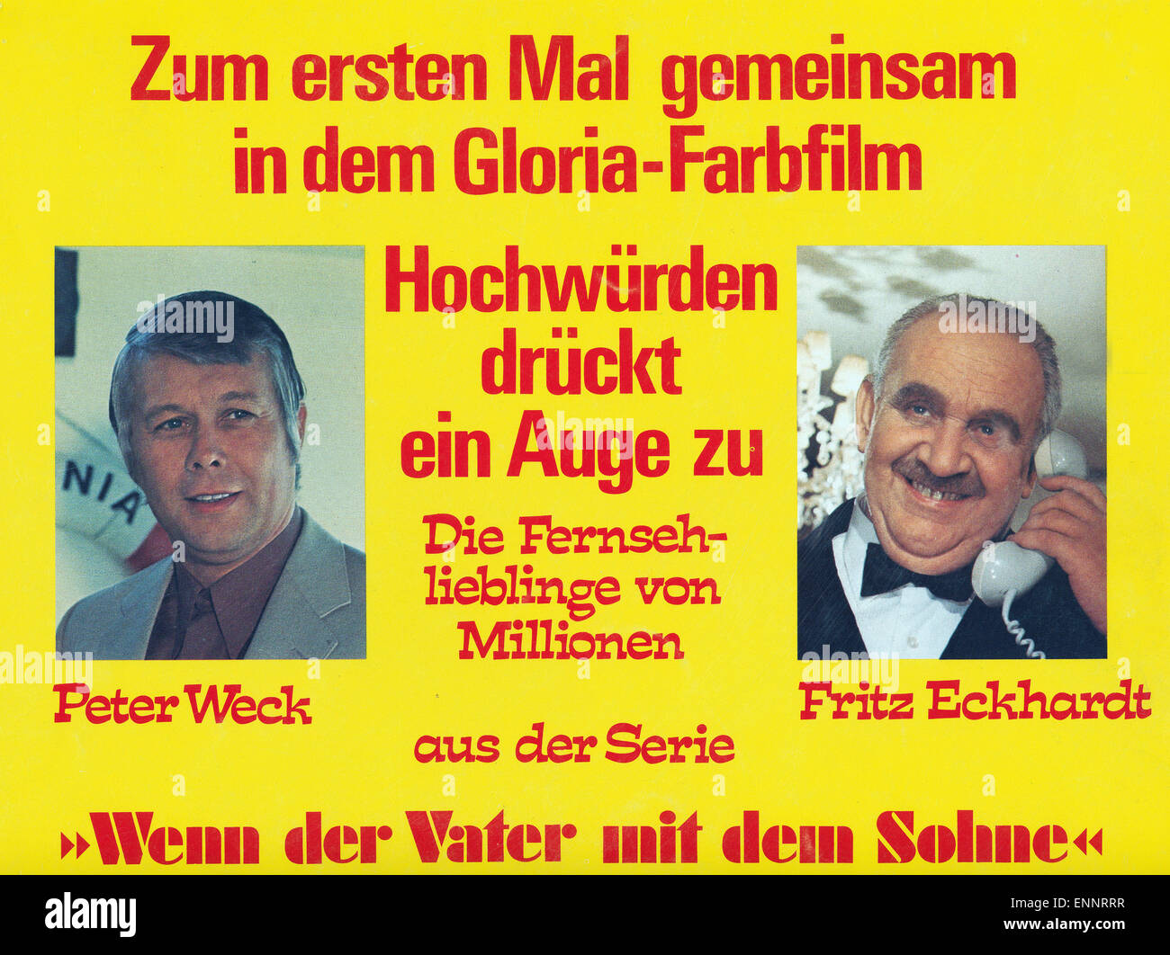 Hochwürden drückt ein Auge zu, Deutschland 1971, Regie: Harald Vock, Aushangfoto mit Peter Weck (link) und Fritz Eckhardt Stock Photo