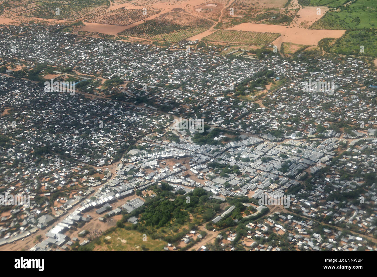 (150509) --DADAAB, May 9, 2015 (Xinhua) -- Photo taken on May 8, 2015 shows an overlook of Dadaab refugee camp, Kenya. Dadaab, the world's largest refugee camp in northeastern Kenya, currently houses some 350,000 people. For more than 20 years, it has been home to generations of Somalis who have fled their homeland wracked by conflicts. (Xinhua/Sun Ruibo) (djj) Stock Photo