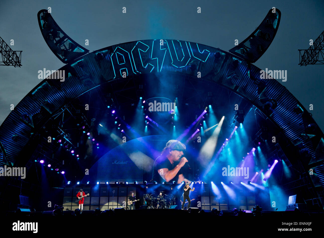 Nuremberg, Germany. 8th May, 2015. Singer of the Australian rock band AC/DC, Brian Johnson (r), and guitarist Angus Young on stage at the start of their German tour in Nuremberg, Germany, 8 May 2015. Photo: Daniel Karmann/dpa/Alamy Live News Stock Photo