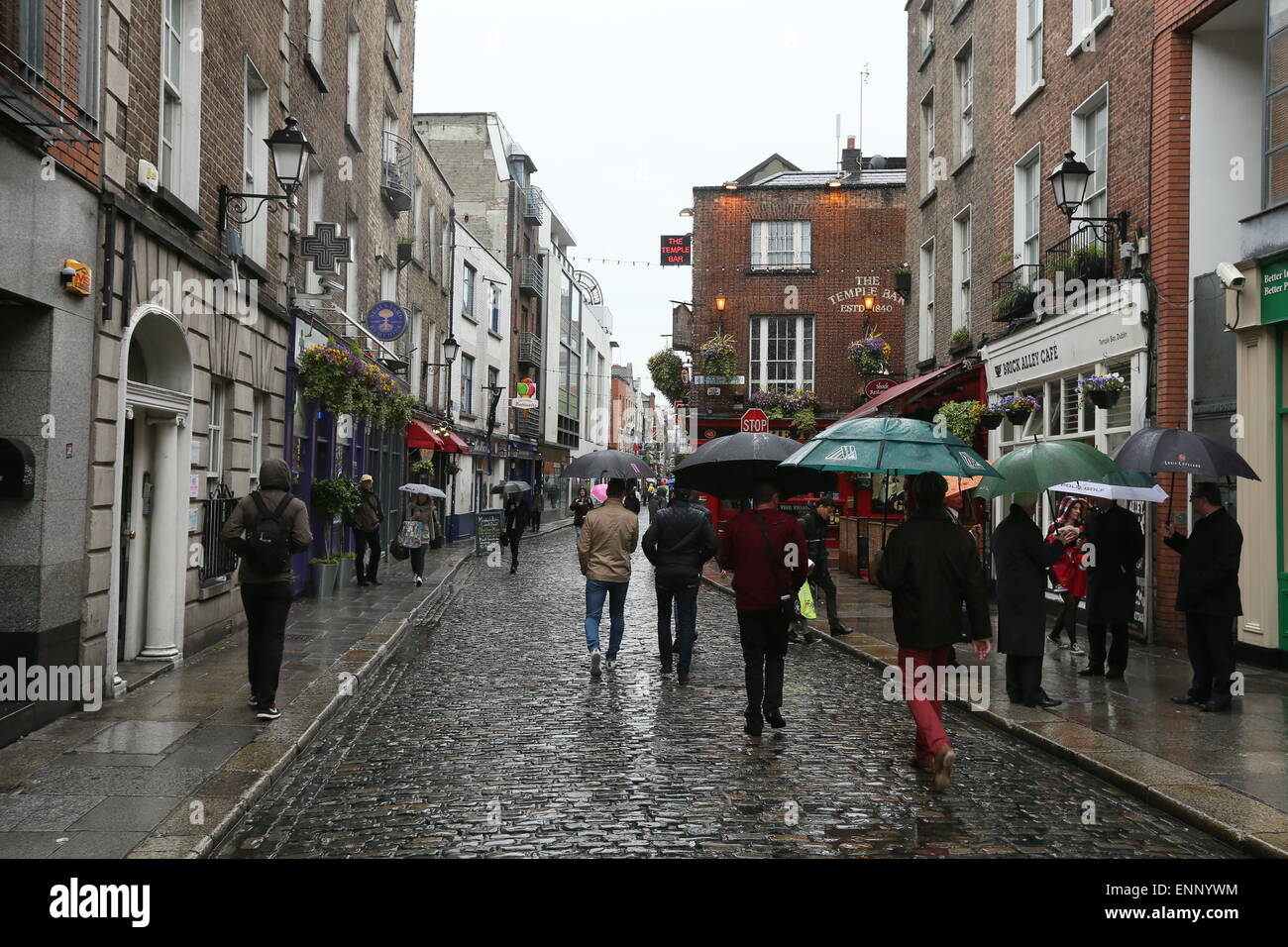 Temple Bar in Dublin city centre during a period of heavy rainfall Stock Photo Alamy